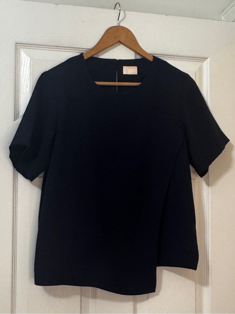Argent navy blue top